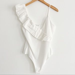 TCEC Asymmetrical Ruffle White Bodysuit Women’s Large